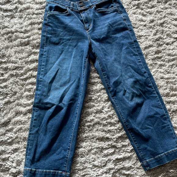 Sculpting Pocket High Rise Straight Jeans In Classic Mid Wash - Picture 3 of 6